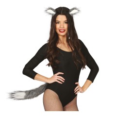 Cola y orejas grises de lobo